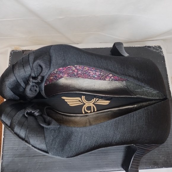 JELLYPOP SATIN FORMAL BLACK HEEL LOW PUMPS  YOUNG ADULT SIZE 9M/HEEL HEIGHT 3.5 - Picture 5 of 8